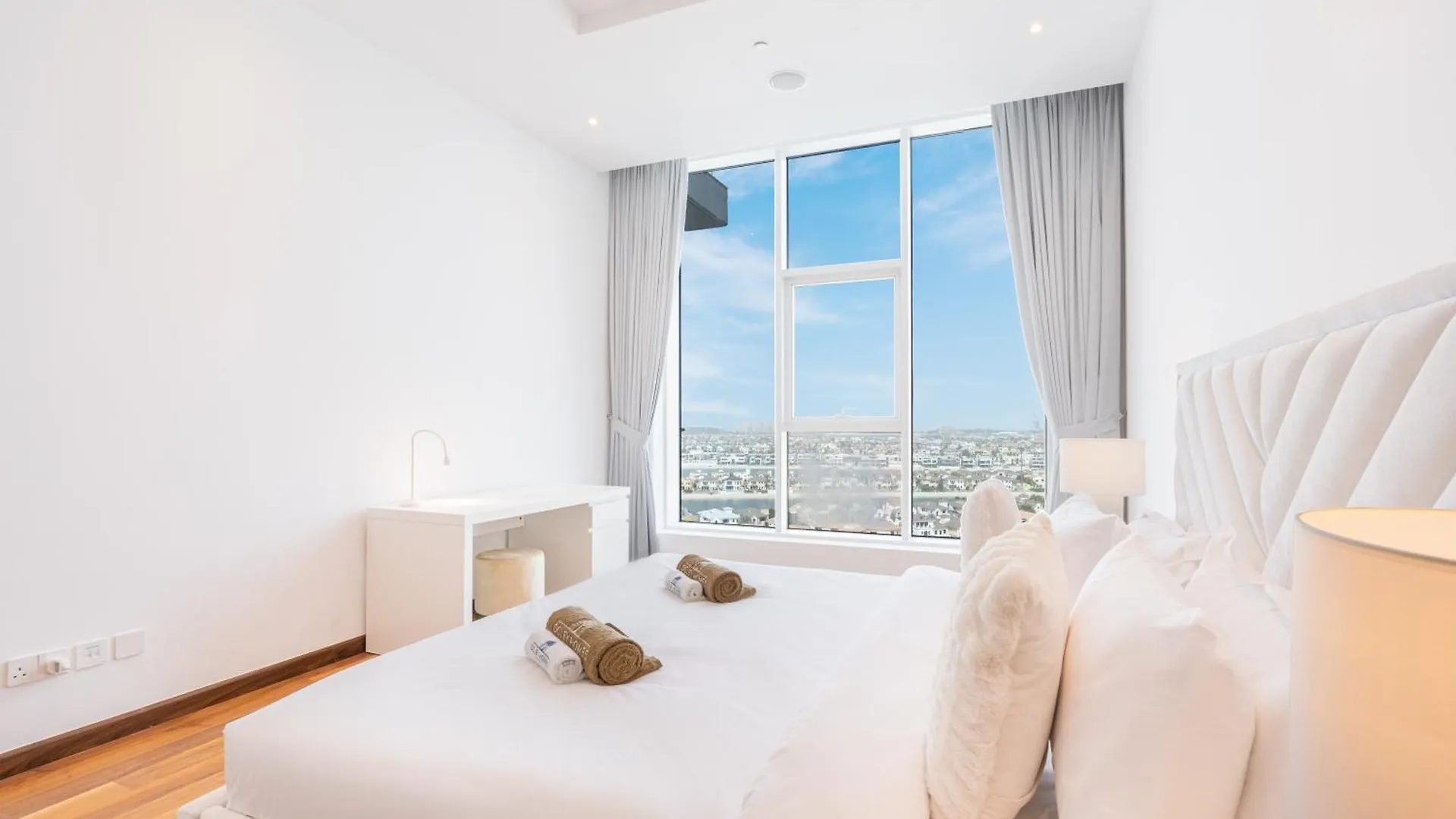 Palm Home Next To Nakheel Mall With Private Beach Dubai Apartment
